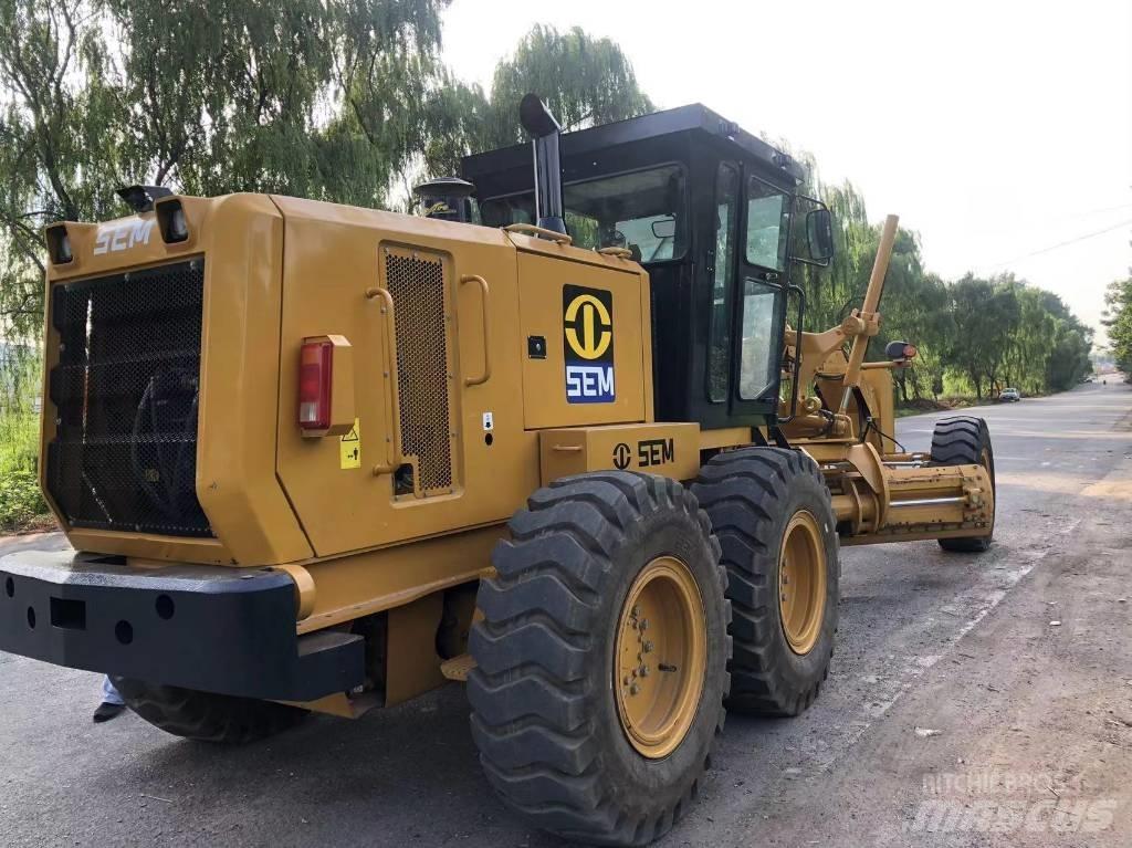 SEM 922F grader Graders