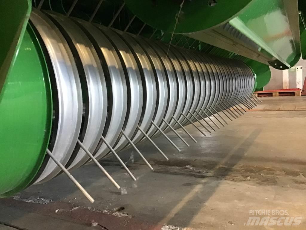 John Deere V461M Round balers