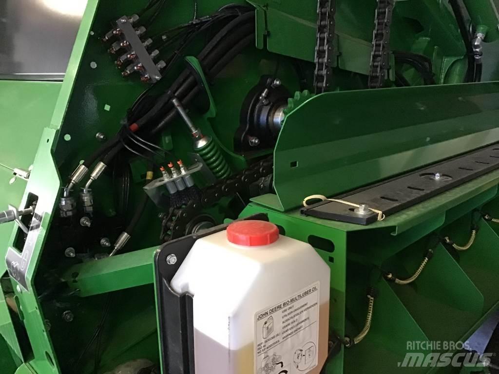 John Deere V461M Round balers