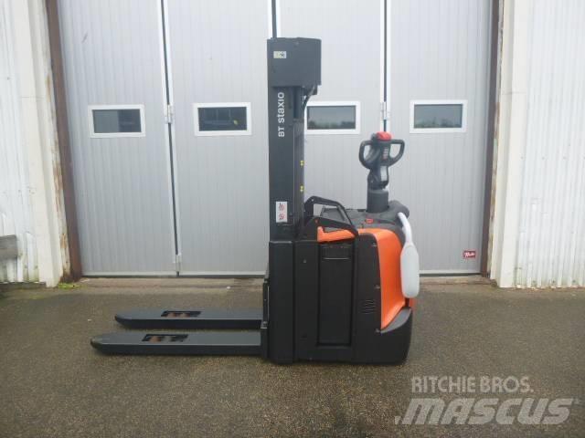BT SPE 140L Pedestrian stacker