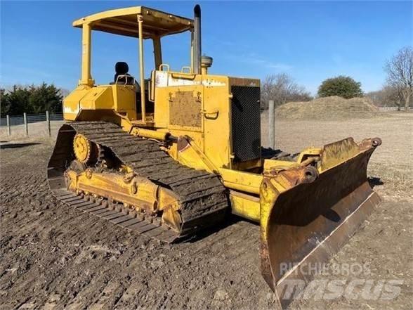 CAT D5M LGP Crawler dozers