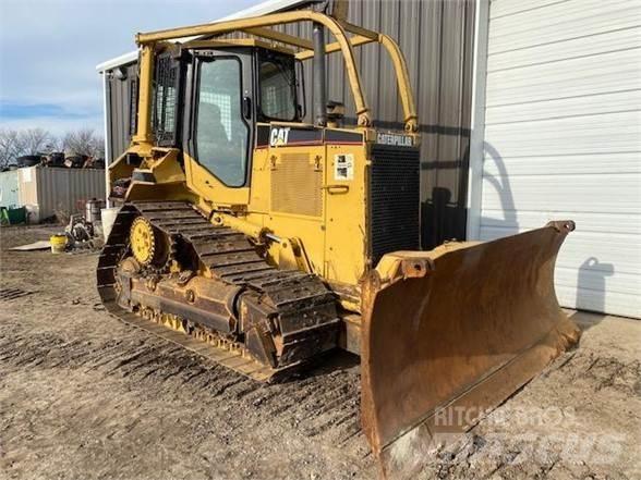 CAT D5M XL Crawler dozers