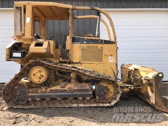 CAT D5M XL Crawler dozers