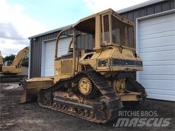 CAT D5M XL Crawler dozers