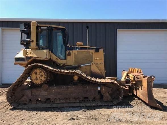 CAT D6M LGP Crawler dozers
