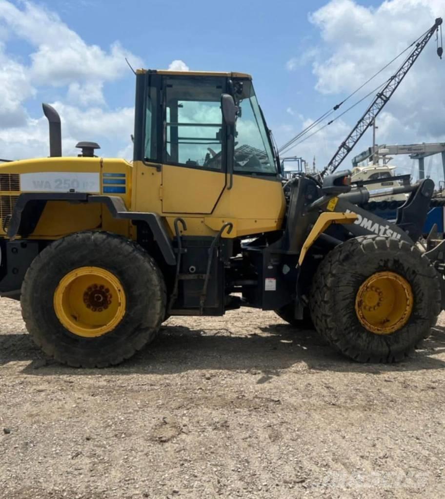 Komatsu WA 250 PZ-6 Wheel loaders