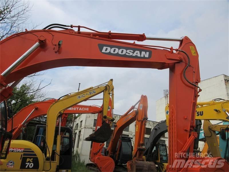Doosan DX 300 LC Crawler excavators