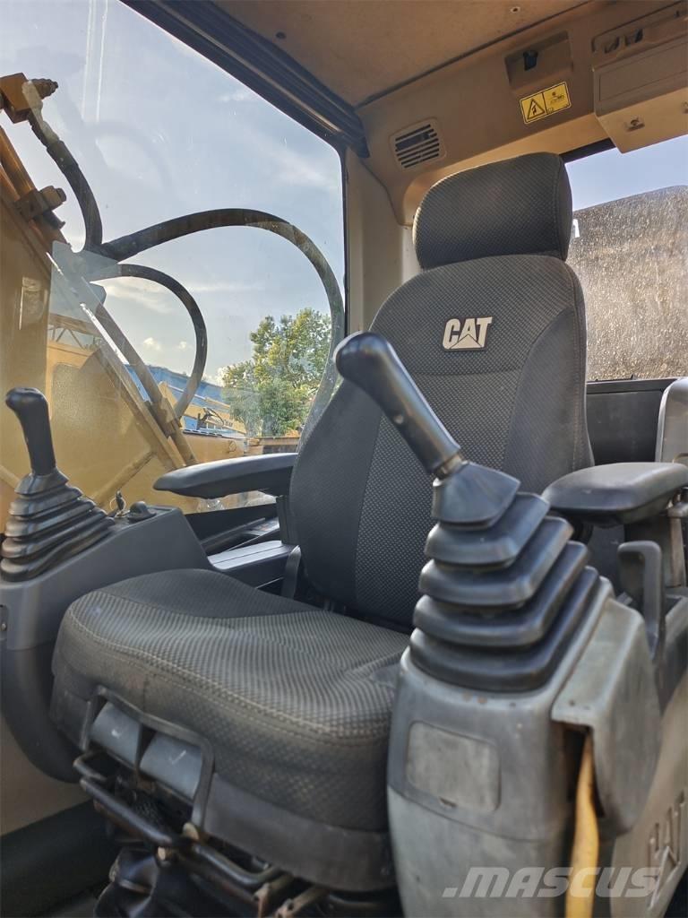 CAT 320 D 2 L Crawler excavators