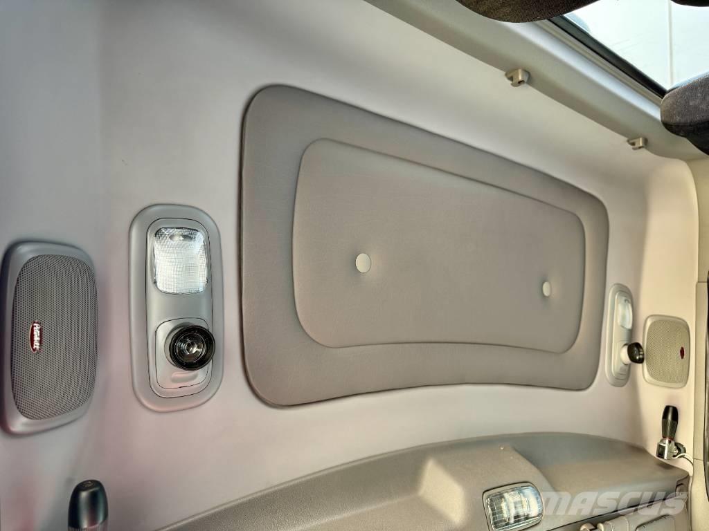 Peterbilt 389 Tractor Units