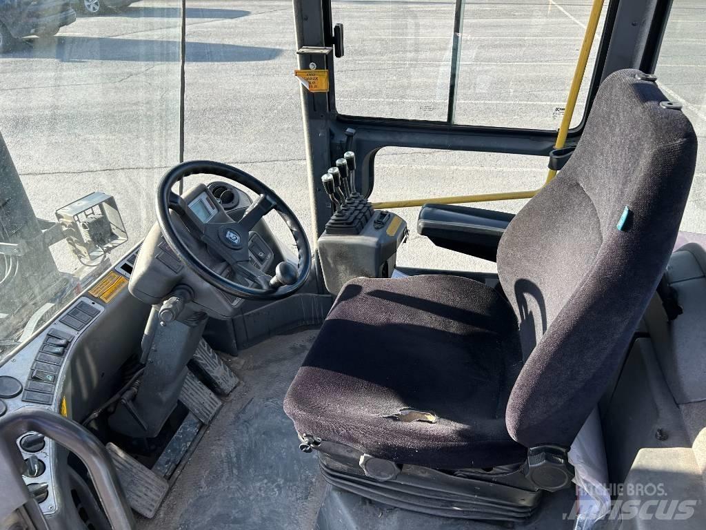 Kalmar DCE70-6 Diesel trucks