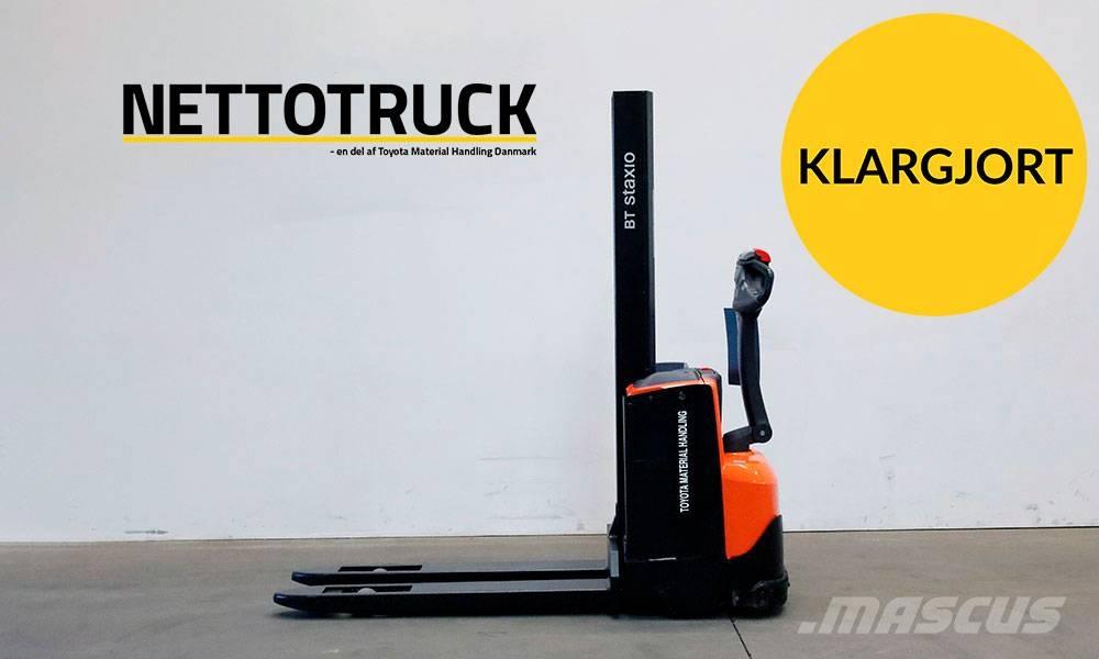 Toyota SWE080L Pedestrian stacker