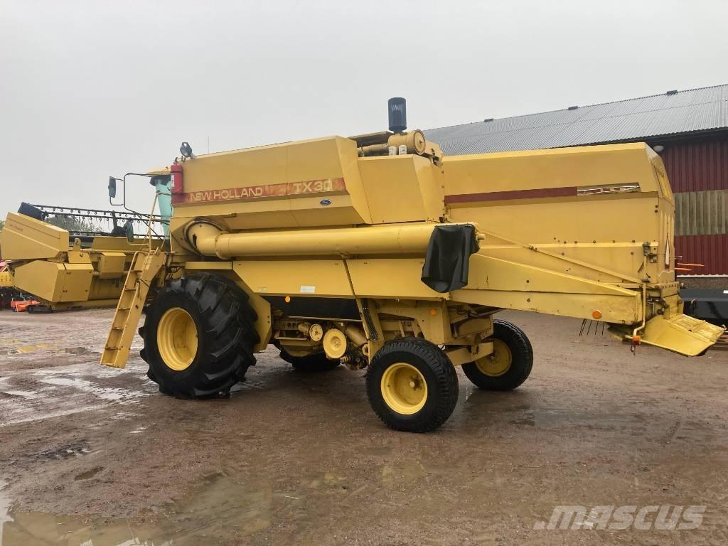 New Holland TX 30 Combine harvesters