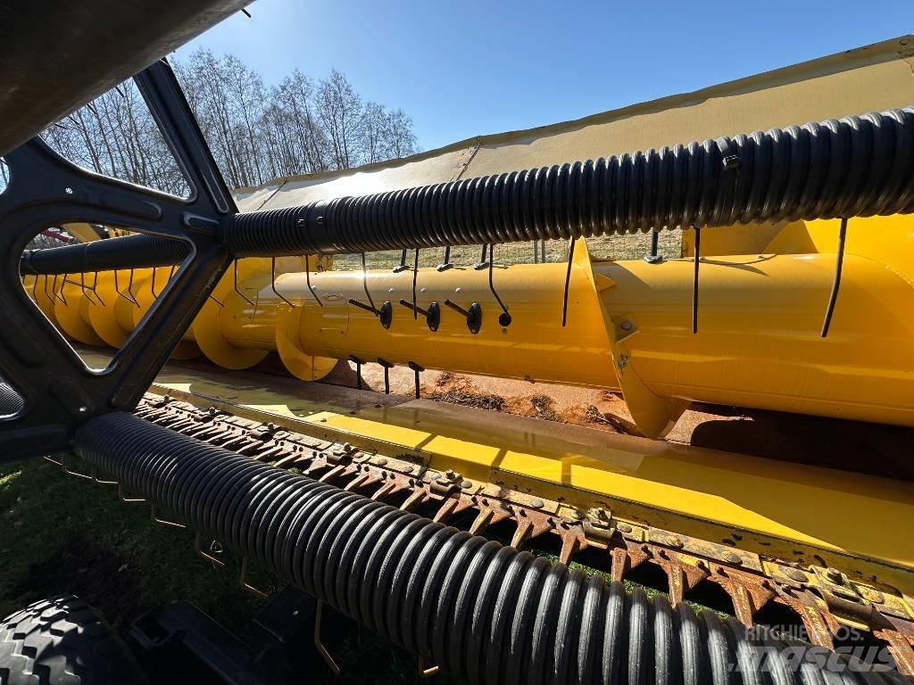 New Holland CX 8080 Combine harvesters