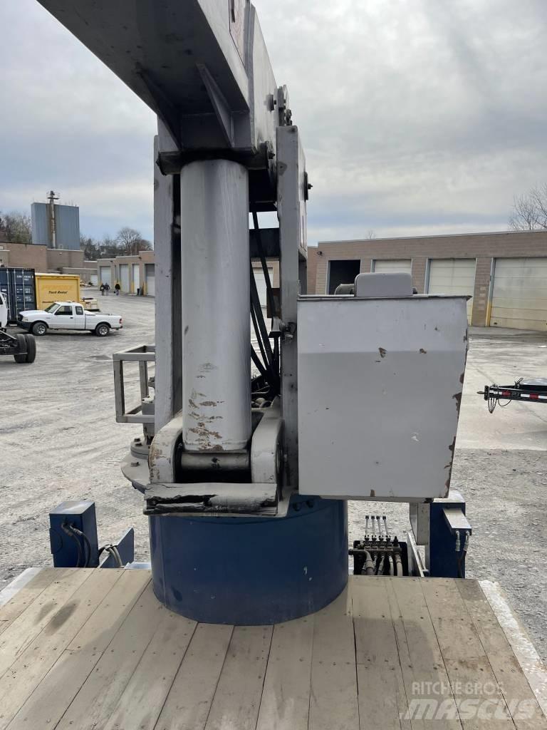 CMI 17 Tracked cranes