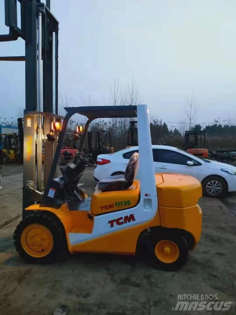 TCM FD30-1 Diesel trucks