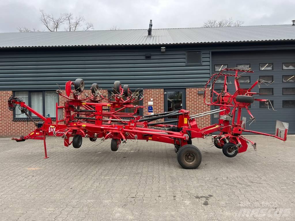 Lely Lotus 1325 Rakes and tedders