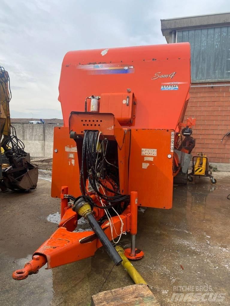 Seko Samurai 4 Mixer feeders
