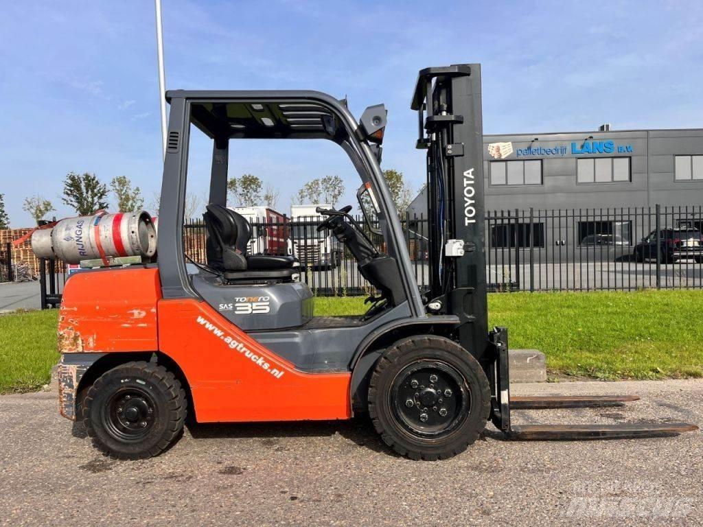 Toyota 02-8FGJF35 LPG trucks