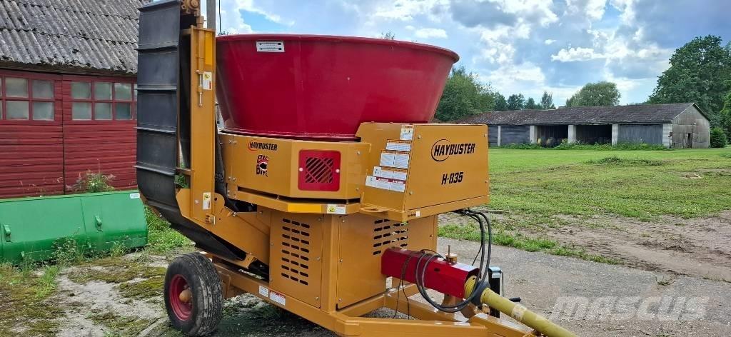 Haybuster H-835 Bale shredders, cutters and unrollers