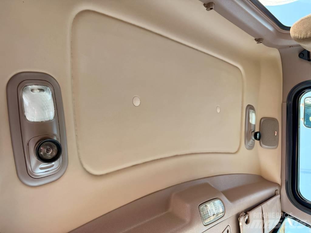 Peterbilt 388 Tractor Units