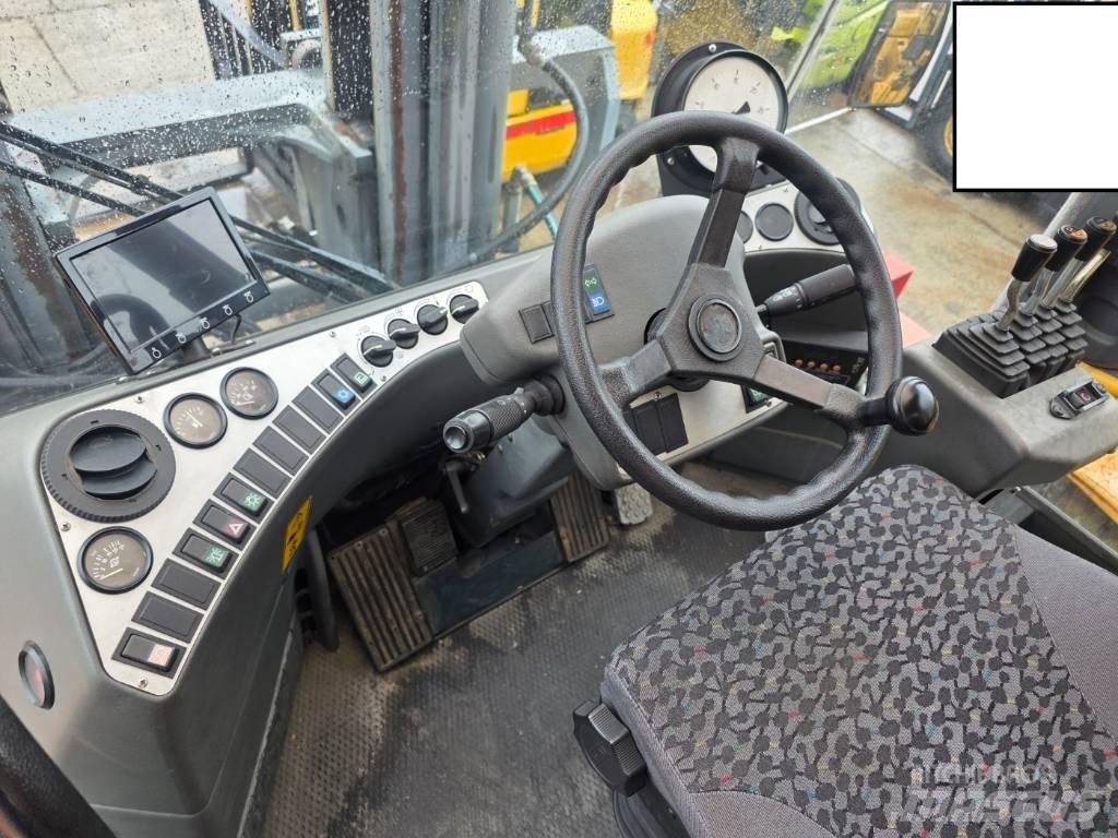 Kalmar DCD 320-12 Diesel trucks