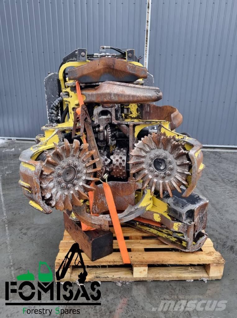 John Deere H414 Harvester heads