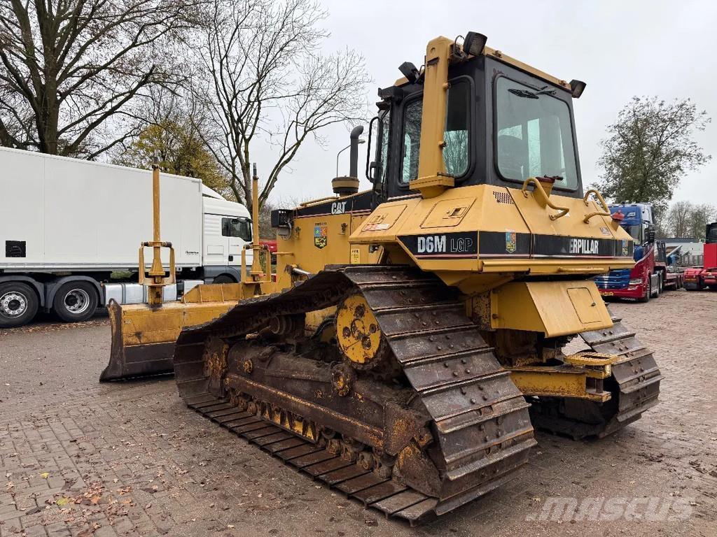 CAT D6M Crawler dozers
