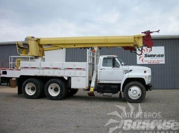 Altec D2050TR Truck & Van mounted aerial platforms