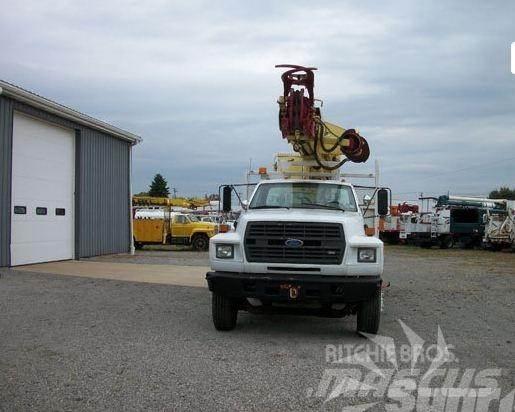 Altec D2050TR Truck & Van mounted aerial platforms