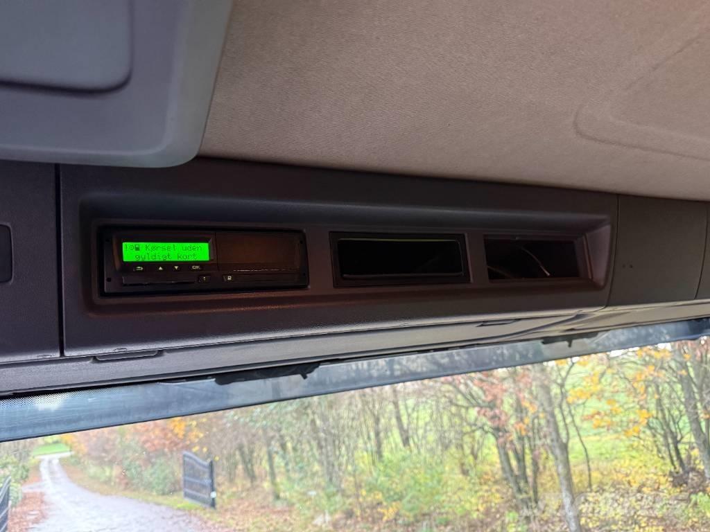 Scania P450 8x2/4 Cable lift demountable trucks