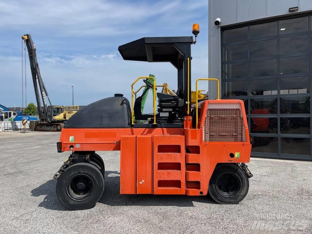 Dynapac CP 142 Pneumatic tired rollers
