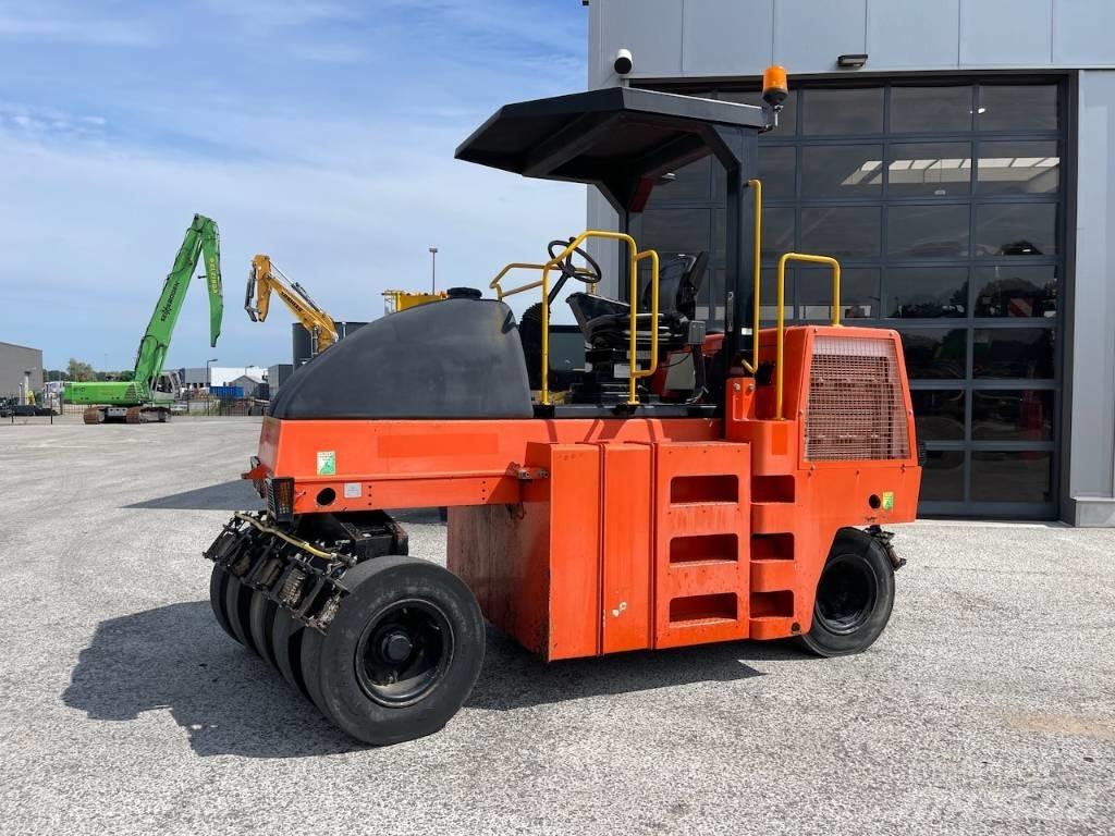 Dynapac CP 142 Pneumatic tired rollers