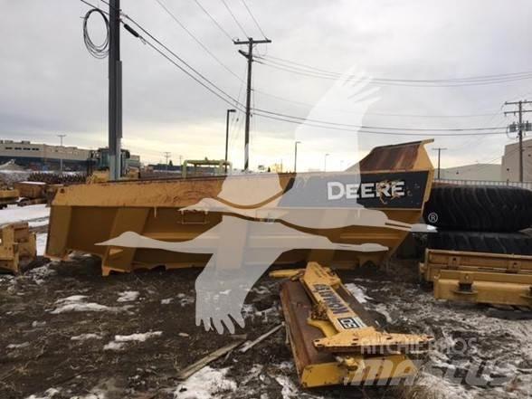 John Deere  Construction - Others