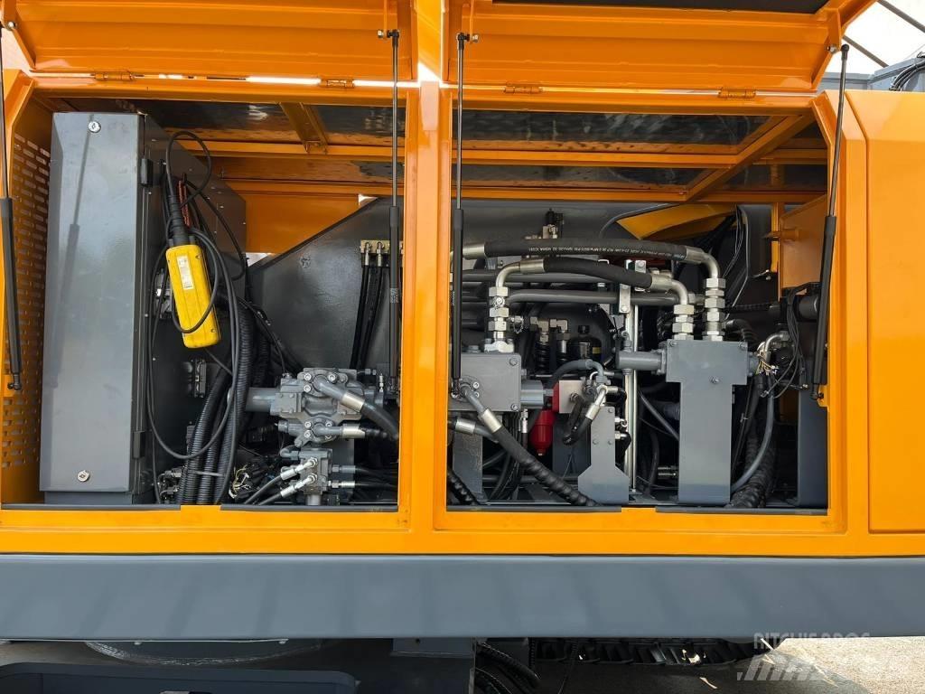 Sennebogen 673 Tracked cranes
