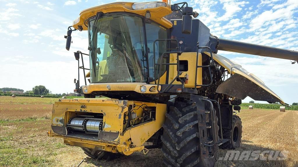 New Holland CR 960 Combine harvesters