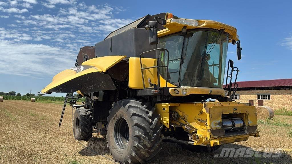 New Holland CR 960 Combine harvesters