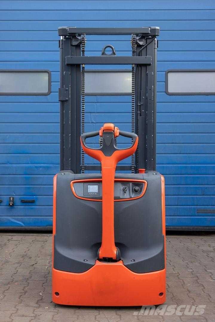 Linde L20 Pedestrian stacker