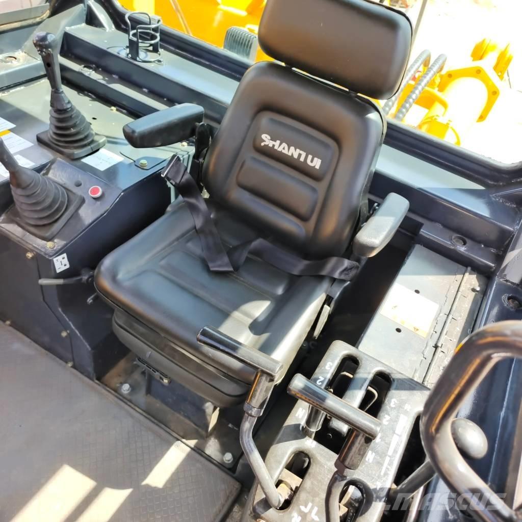 Shantui SD 32 Crawler dozers