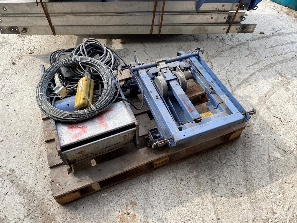 Geda Lift 250 Hoists, winches and material elevators