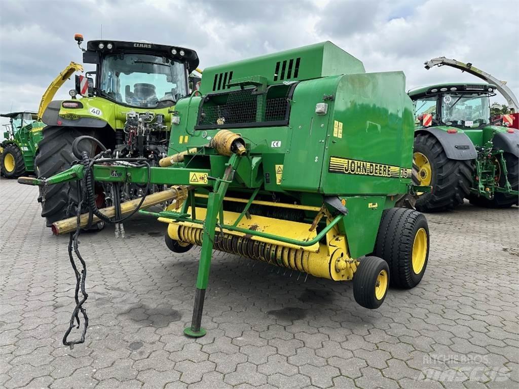 John Deere 575 Round balers