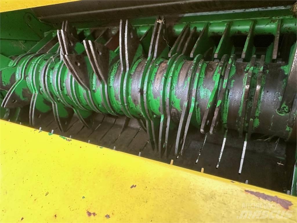 John Deere 575 Round balers