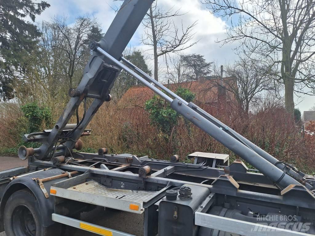 Renault 210 Container Frame trucks