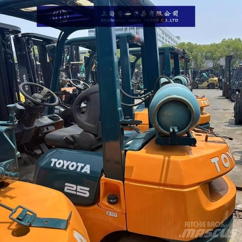 Toyota 25 Diesel trucks