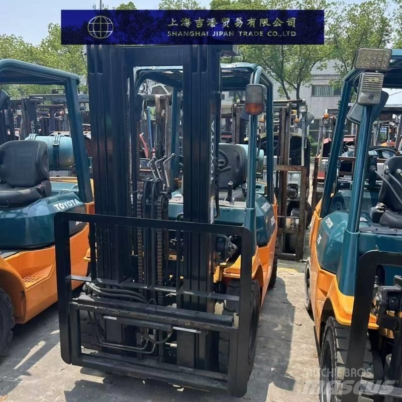 Toyota 25 Diesel trucks