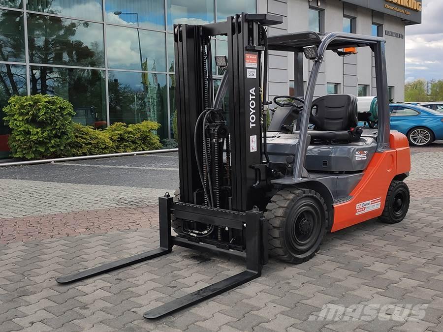 Toyota 02-8FGF25 LPG trucks