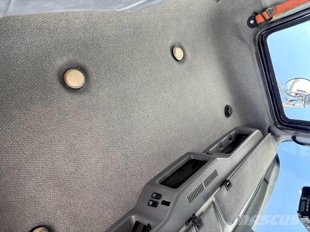 Mack CHU 613 Recovery vehicles