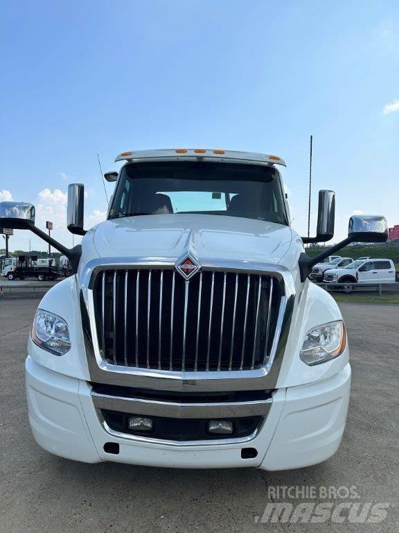 International LT Tractor Units