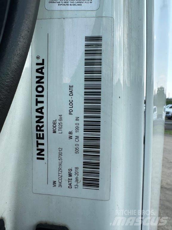 International LT Tractor Units