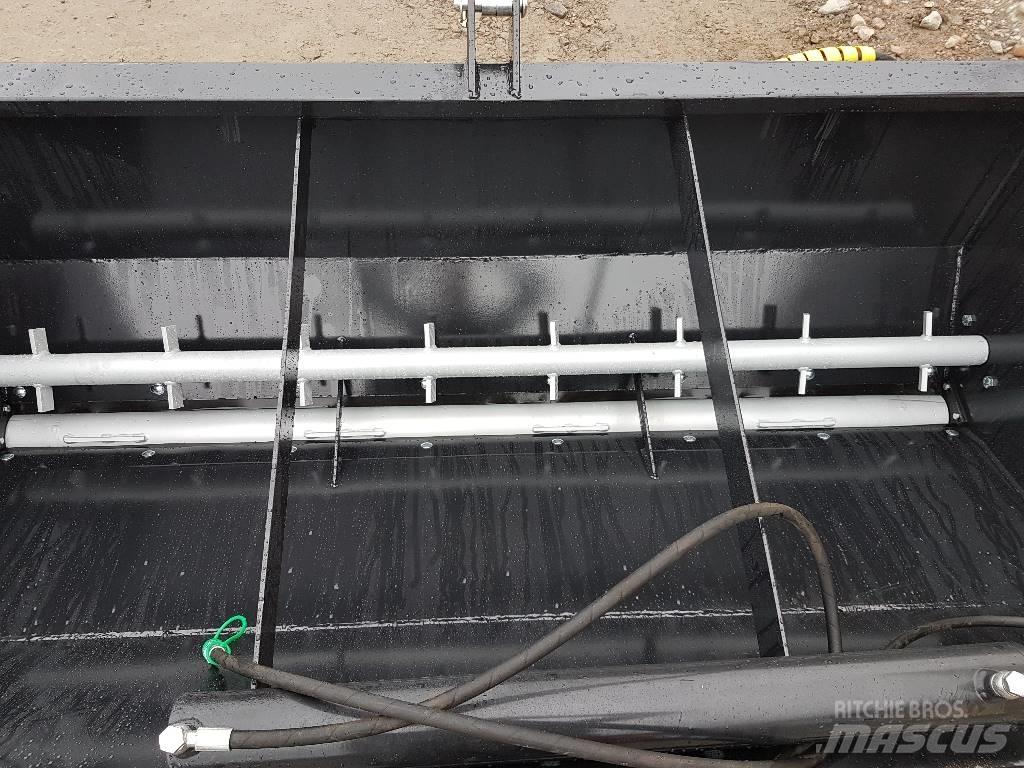XYZ Sandspridare Sand and salt spreaders