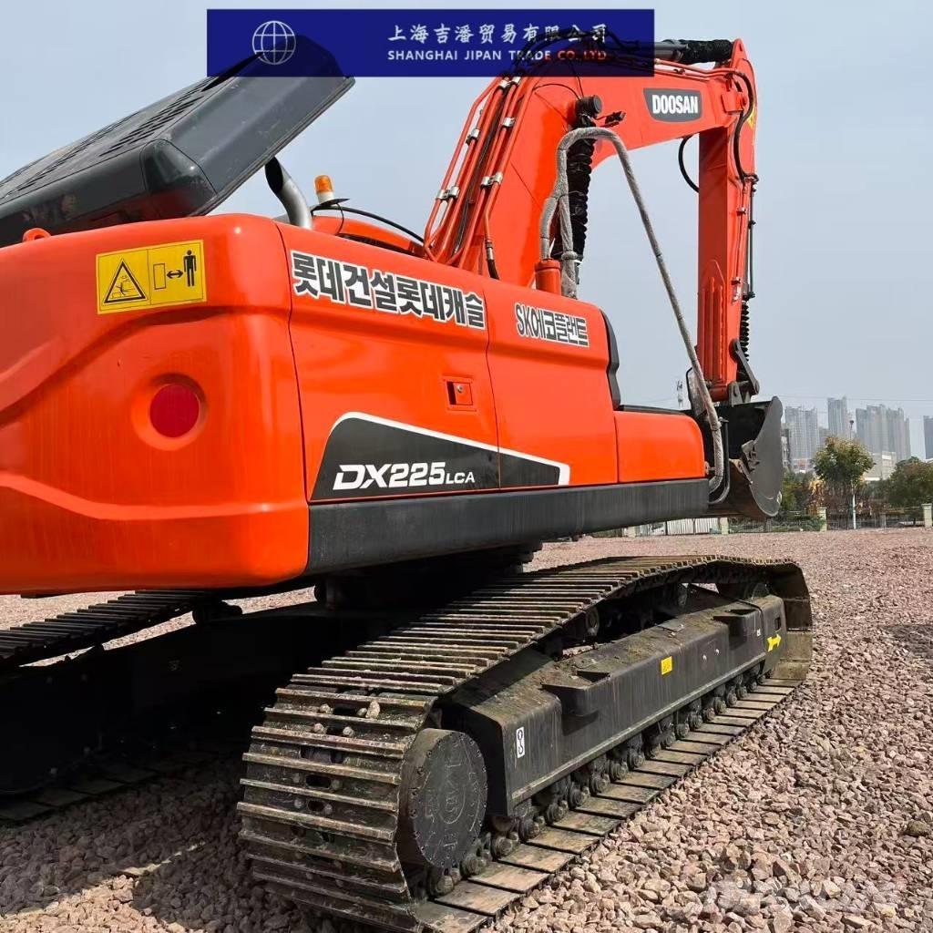 Doosan DX 225 Crawler excavators